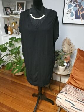 Old Navy Black Long-Sleeve V-Neck Tunic Dress